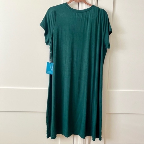Dresses & Skirts - Green Short Sleeve Dress